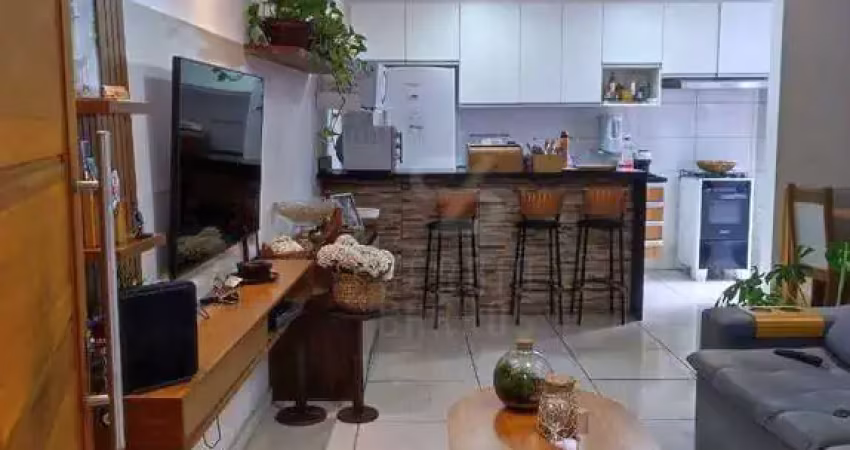 Casa no Fonseca de 2 quartos, toda reformada, próximo à Alameda, piscina e churrasqueira.