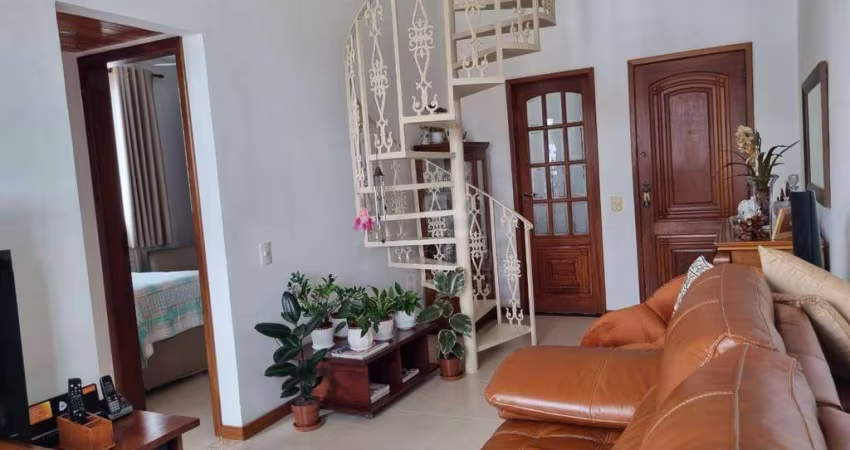 Cobertura duplex com 2 quartos no Jardim Icaraí, sol manhã, piscina e 2 vagas marcadas.
