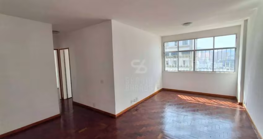 Apartamento de 2 quartos, 1 suíte, sol da manhã, vazio, com armários, lazer.