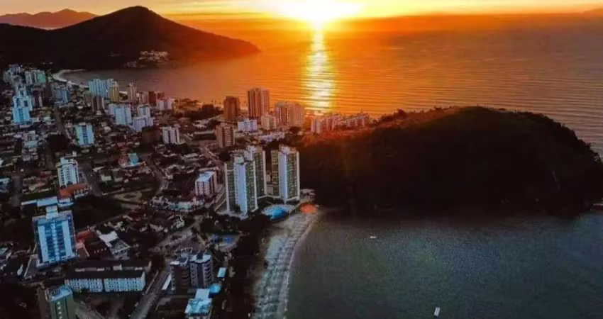 Apartamento amplo e mobiliado entre a prainha e a praia martim de sá, caraguatatuba