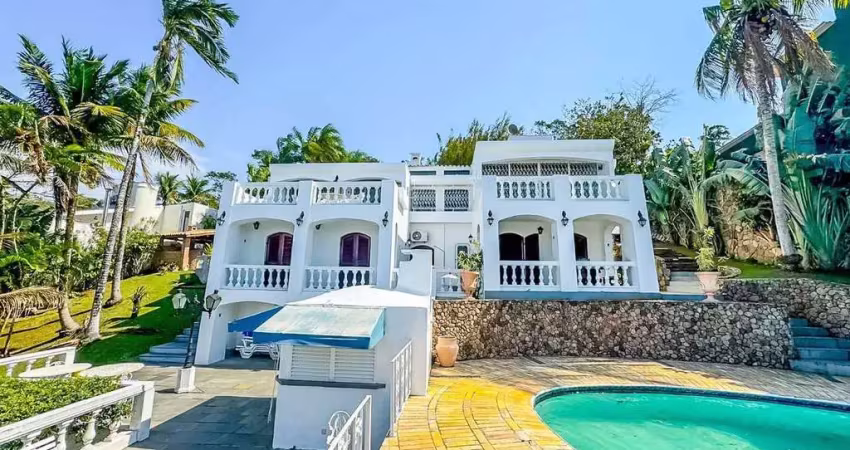 Casa de luxo com vista mar na praia da cocanha | 4 suítes | piscina privativa | 404m²