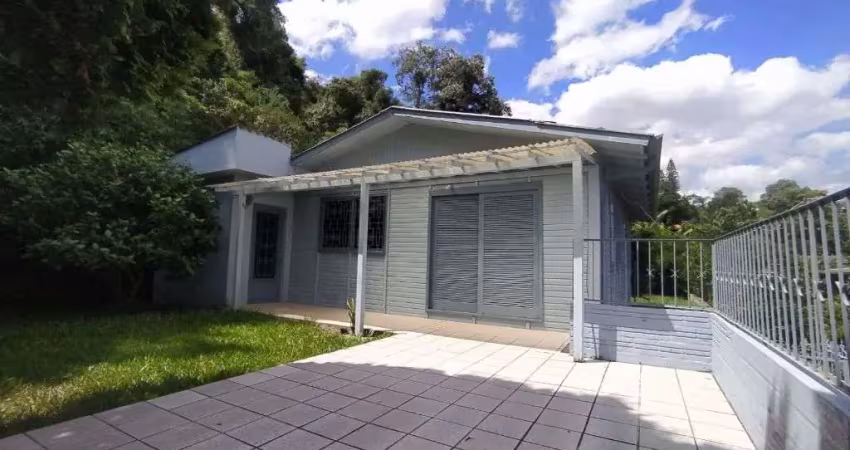 Casa com 3 dormitórios para alugar, 120 m² por R$ 2.765,00/mês - Vila Nova - Novo Hamburgo/RS
