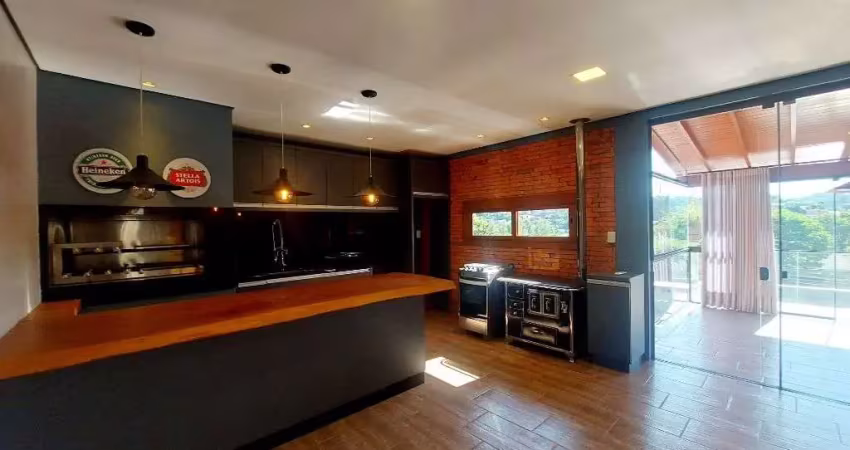 Casa com 3 dormitórios para alugar, 230 m² por R$ 6.055,00/mês - São Jorge - Novo Hamburgo/RS