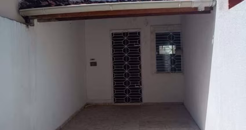 Casa no Petromar 2/4 em Stella Maris - Quintal e vaga de garagem privativa - Aluga-se
