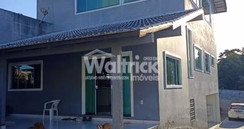 Excelente Casa Mobiliada Localizada em Balneário Piçarras.