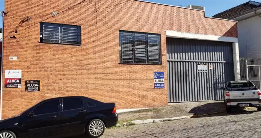 Amplo pavilhão localizado no bairro nossa senhora de lourdes em caxias
