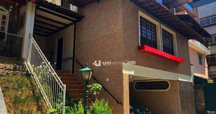 Casa com 4 quartos à venda, 238 m² por R$ 799.000 - Centro - Juiz de Fora/MG