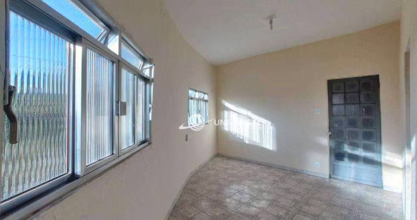 Apartamento com 2 quartos para alugar, 100 m² por R$ 950/mês - Santos Anjos - Juiz de Fora/MG