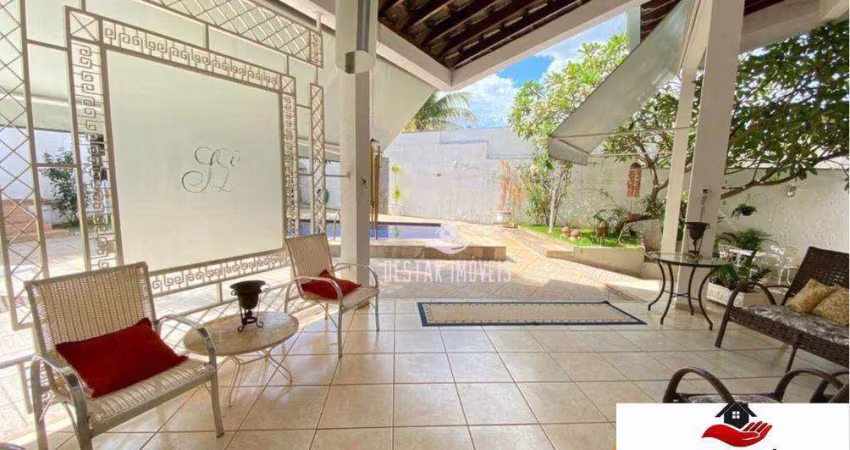 Casa com 4 quartos à venda no Bairro Cidade Jardim - Uberlândia/MG