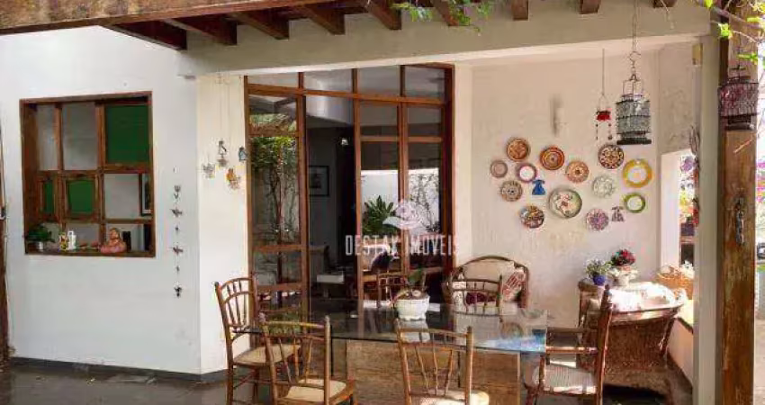 Sobrado com 4 quartos à venda, bairro Saraiva - Uberlândia/MG