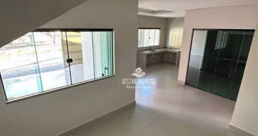 Sobrado com 3 quartos à venda, bairro Santa Mônica - Uberlândia/MG
