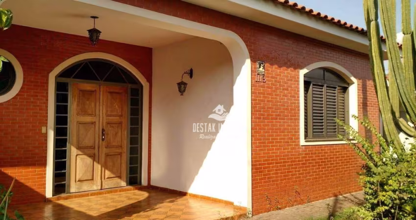 Casa com 6 quartos à venda no Bairro Bom Jesus - Uberlândia/MG