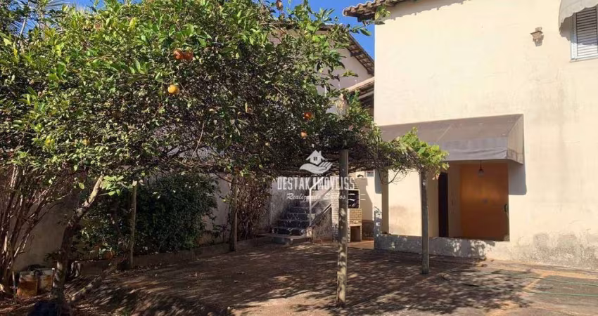 Sobrado com 4 quartos à venda, bairro Jardim Patrícia - Uberlândia/MG
