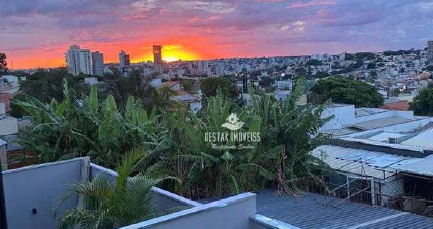 Sobrado com 3 quartos à venda, bairro Saraiva - Uberlândia/MG