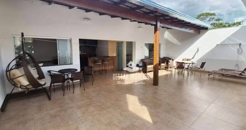 Sobrado com 4 quartos à venda, bairro Jardim Karaíba - Uberlândia/MG