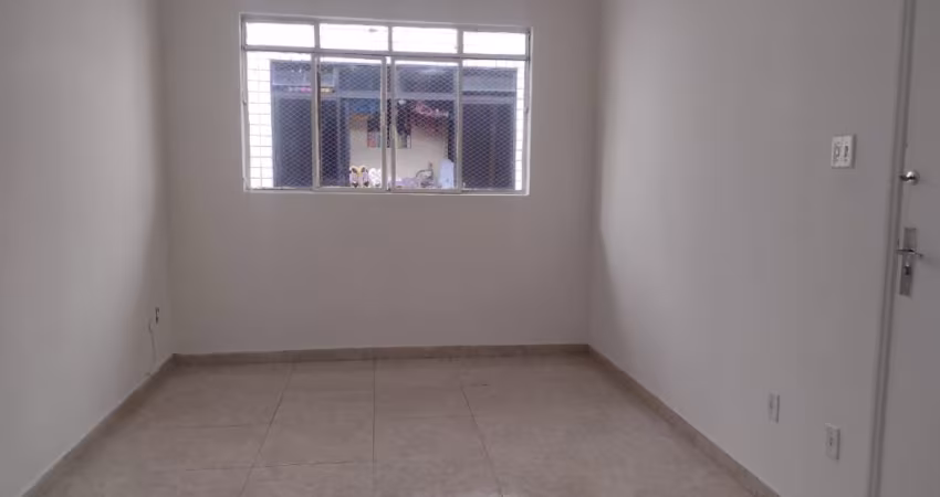 Aluga-se apartamento de 2 quartos no Campo Grande em Santos