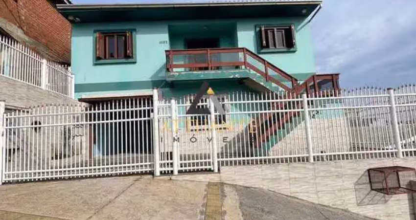 Excelente Casa em Alvenaria com 2 Pavimentos à Venda!