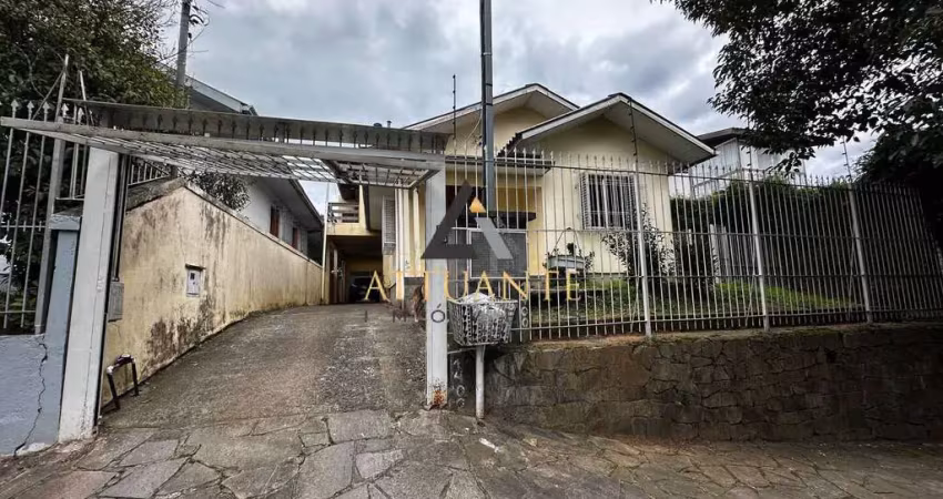 Oportunidade! casa de 2 pavimentos com excelente pátio e localização.