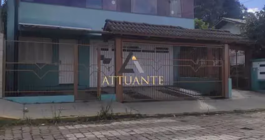 Casa com sacada, churrasqueira e 3 quartos no jardim do lago