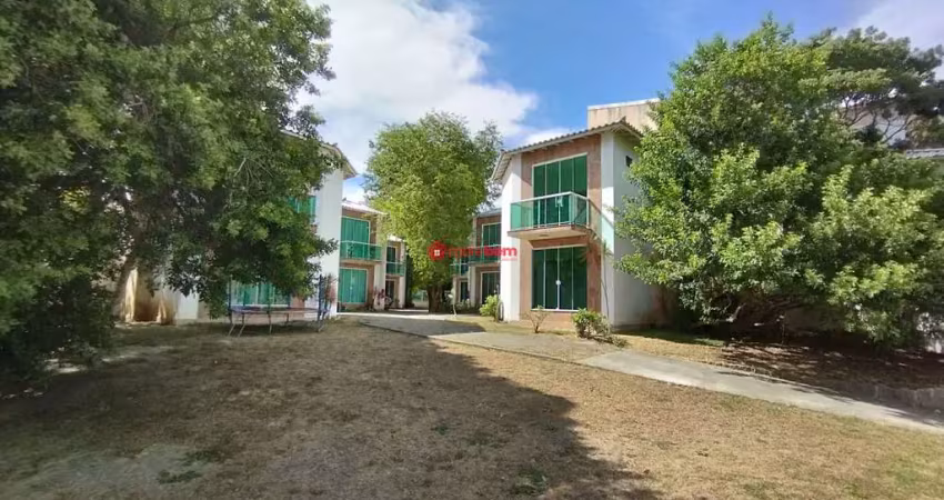 'excelente casa duplex à beira do canal com 04 quartos sendo 01 suíte na ilha da conceição em cabo frio/rj