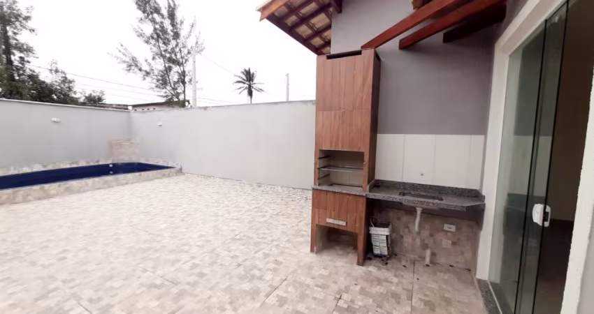 CASA NA PRAIA A  800 METROS DO MAR COM PISCINA E CHURRASQUEIRA - 03 QUARTOS