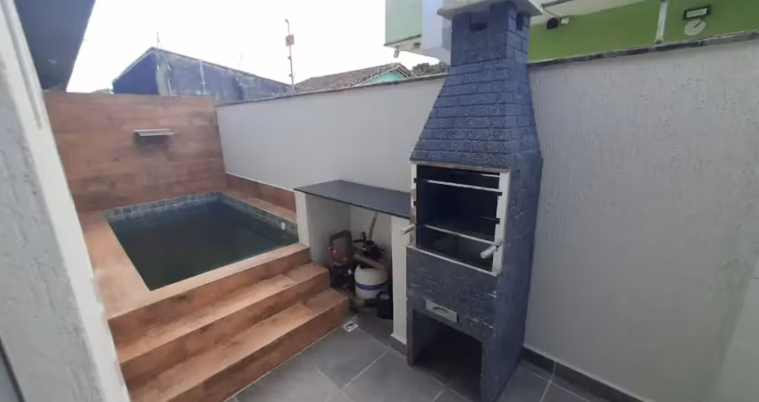 Casa na praia a apenas 400m do mar com piscina e área gourmet privativas