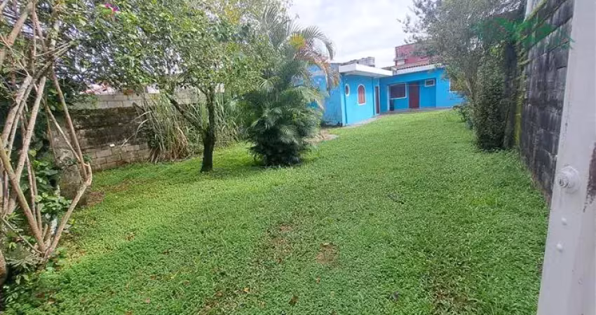 Casa na praia em terreno com 270m² - ótima região residencial e pavimentada