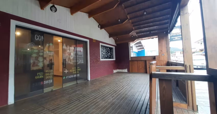 Ótimo imóvel comercial em avenida com alto movimento de veículos e pessoas