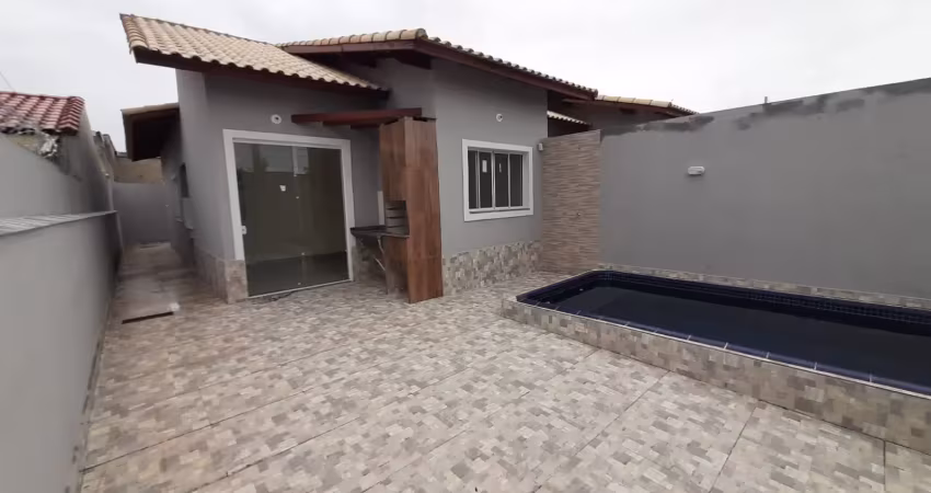 Casa na praia lado praia em rua pavimentada a 600m do mar -  piscina e churrasqueira