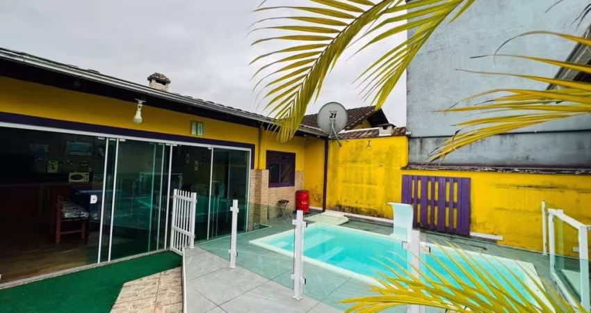 Casa Averbada com Piscina e Churrasqueira - Bairro Vila Nova, Joinville