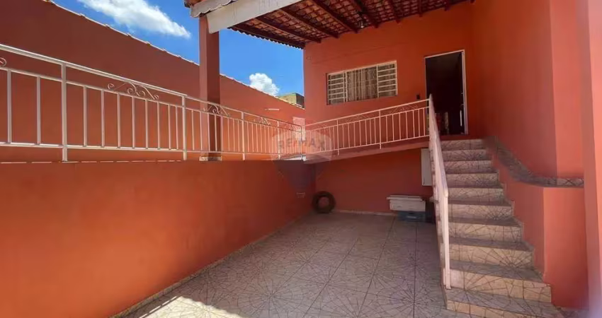 Venda - casa com piscina - 3 dormitórios - 300 mts² - jarinú/sp
