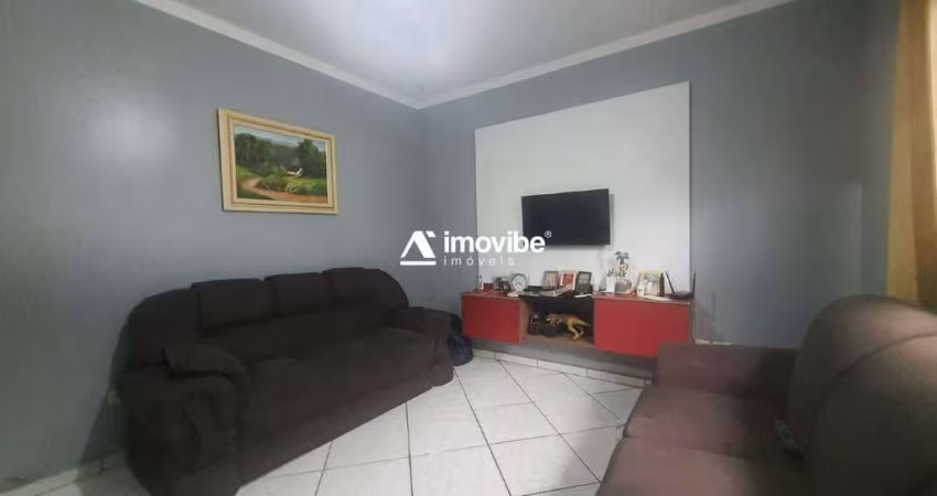 Casa Térrea com 2 Quartos e Suíte, sendo uma suíte, com 100m² Construídos, Excelente localização