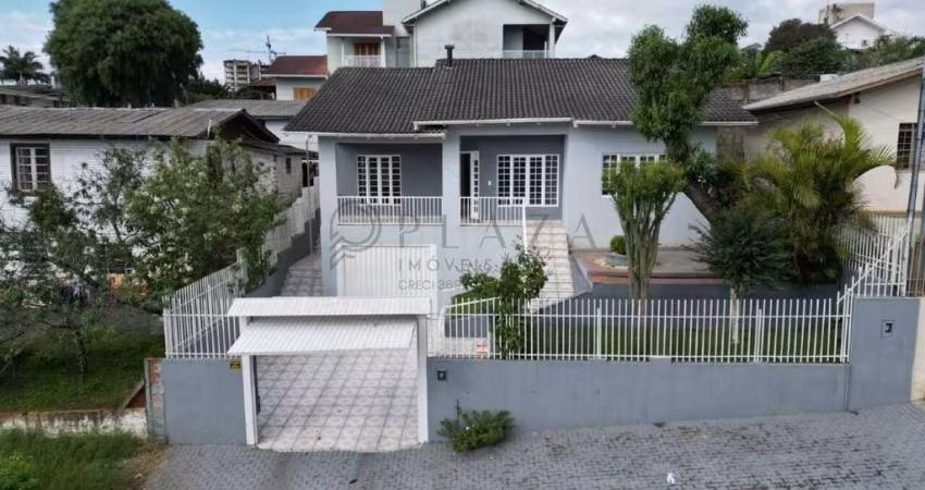 Casa residencial espaçosa no bairro Presidente Médici disponível para locação