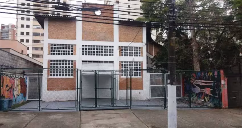 Barracão / Galpão / Depósito à venda na Rua Passo da Pátria, Lapa, São Paulo