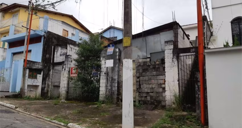 Terreno à venda no Horto Florestal  com 3 casas no local