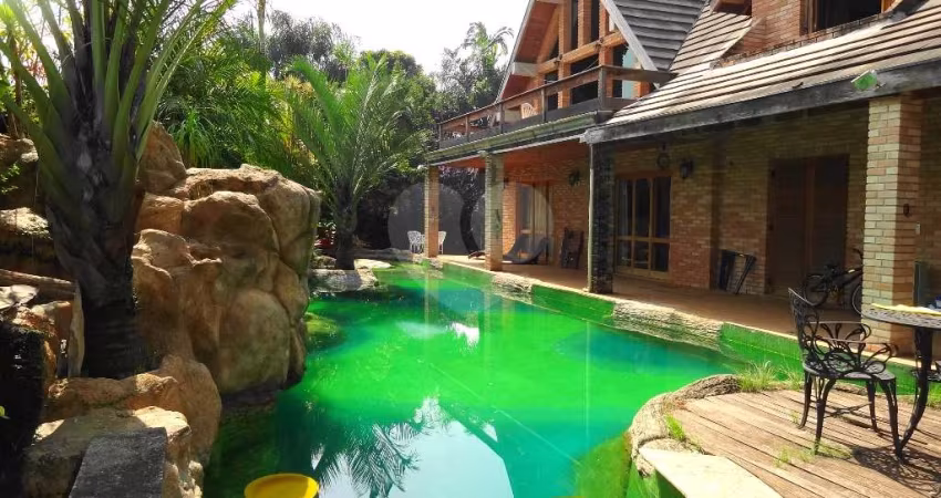 Sobrado 5 suites, piscina com quintal, pomar e piscina no Tremembé