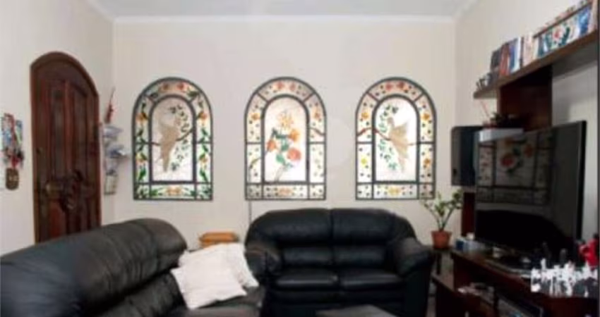 Casa com 3 amplas suítes, 2 vagas
