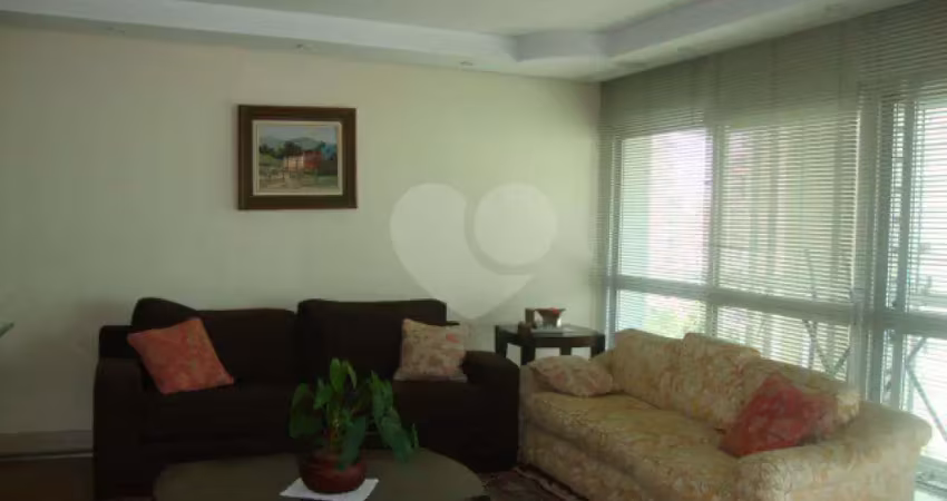 Apartamento a venda no alto de Santana - 236m2 de área útil - 4 quartos (1 suíte) e 3 vagas.