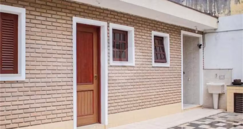 Sobrado de alto padrão   4 suítes ,  sala de estar com pé direito duplo