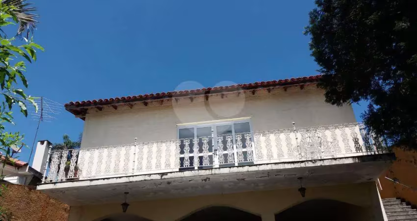 Ampla residência à venda na vila albertina, em local tranquilo, todo arborizado