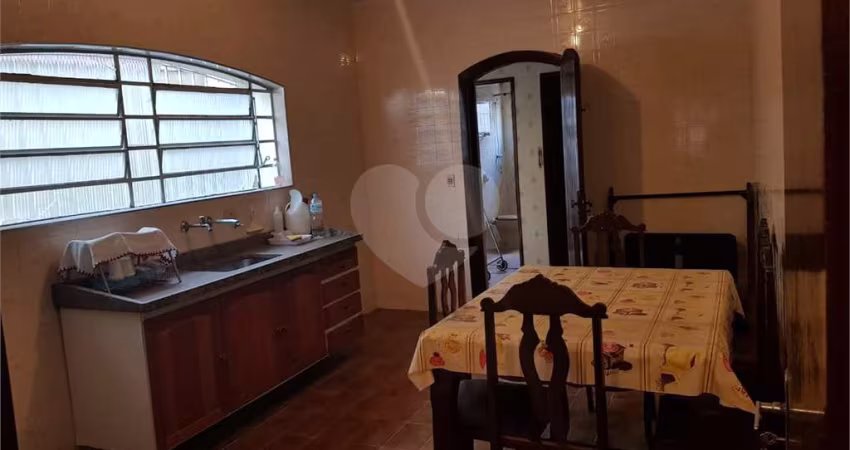 Sobrado no bairro do Limão com 3 dormitórios, sendo 1 suíte, 3 banheiros, 2 vagas de garagem,