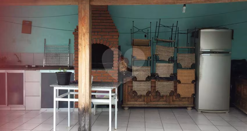 Casa em rua tranquila, reformada
