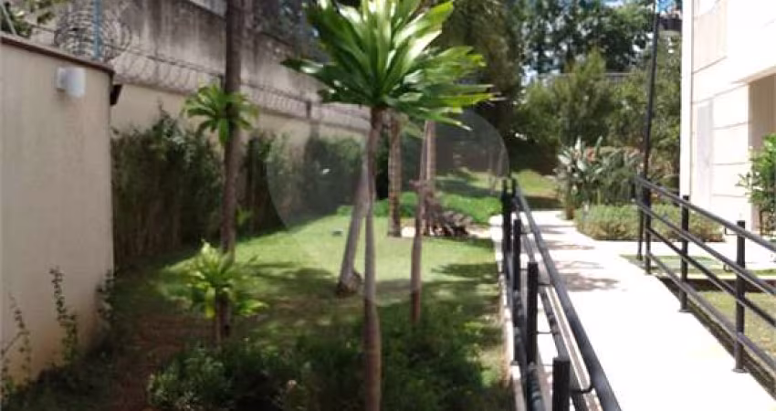 Apartamento reformado no Bairro do Limão
