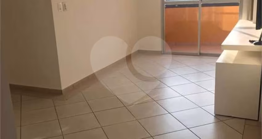 Apartamento com 3 dormitórios e 3 vagas na Vila Aurora
