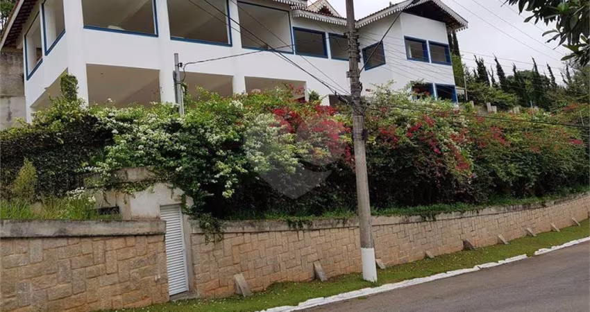 Casa na Serra da Cantareira no Condomínio Suíça da Cantareira aceita permuta faltando acabamento!!!!