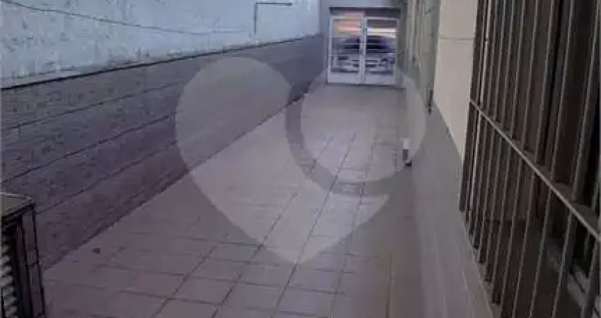 Casa em terreno amplo e plano