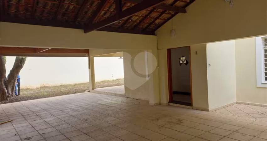 Casa com 800 metros de Terreno uma Mini Chácara dentro do Bairro Jardim Floresta!!