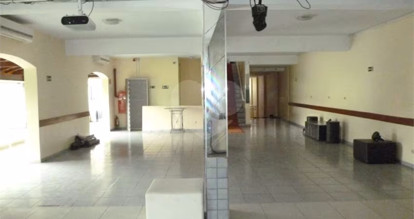 Predio Largo da Matriz , esquina 1200m2