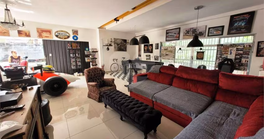 Casa  com 03 Dormitórios e Edícula no Tremembé por R$ 1.998.000,00