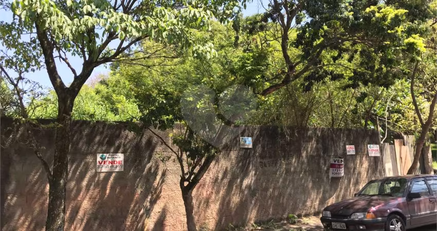 Excelente terreno localizado ao lado da Praça Maria Luiza Villares